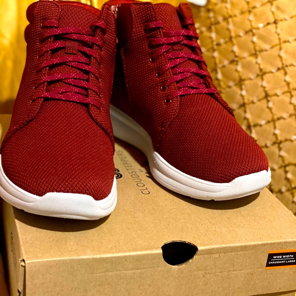 New Clark's Cloudsteppers washable knit boots